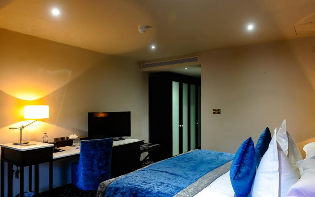 Ten Square Hotel