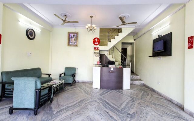 OYO 7794 Hotel Raghukul