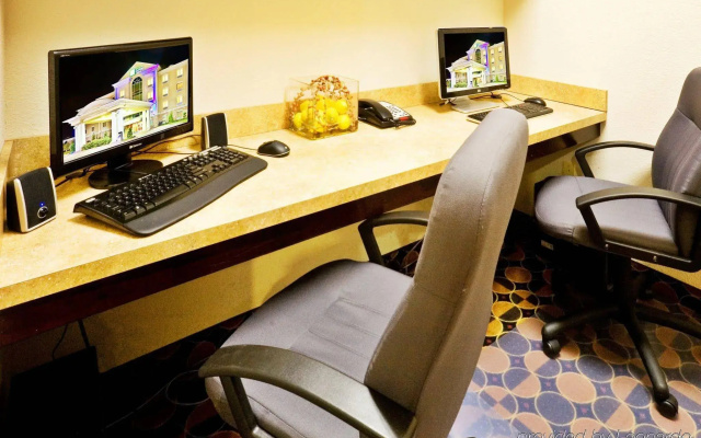 Comfort Inn & Suites Denison - Lake Texoma