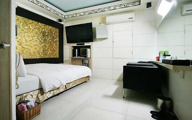 Hit Hotel