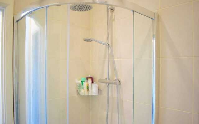2 Bedroom House Near City Centre