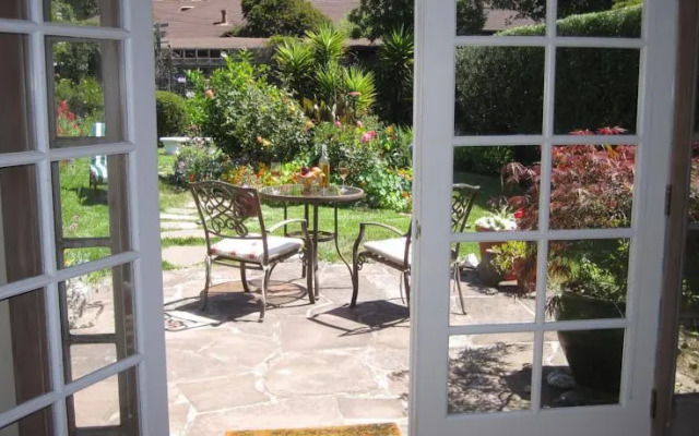 Tam Valley Bed & Breakfast