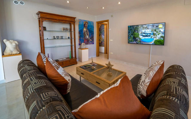 Villa Lux Gallery AC