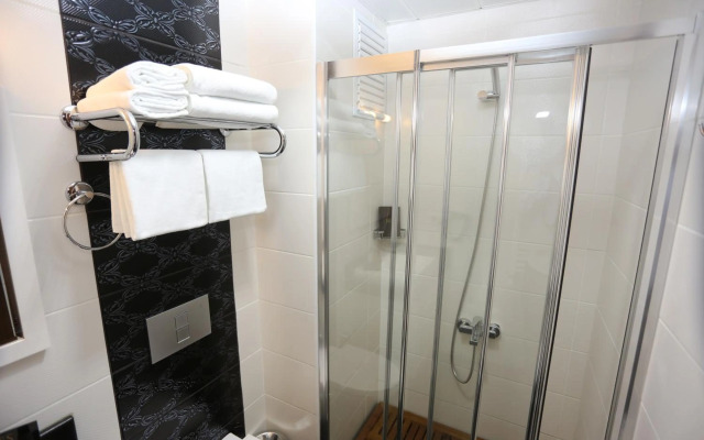 K Suites Hotel