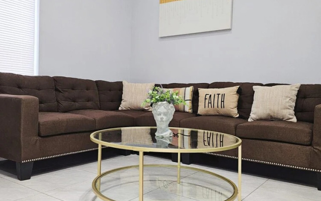 Beautiful Apartment 9 min to Mercedes Outlets