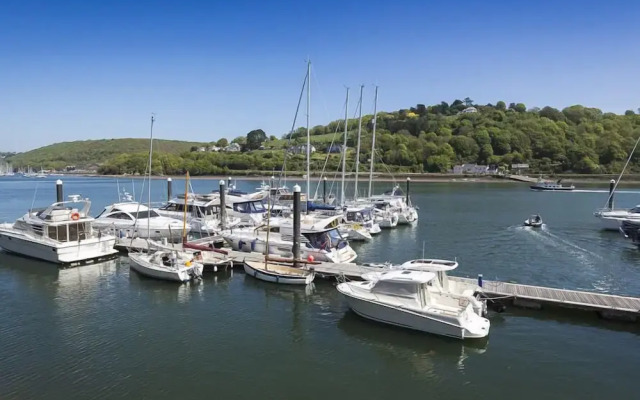 28 Dart Marina