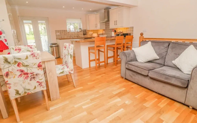 2 Riverside Cottages