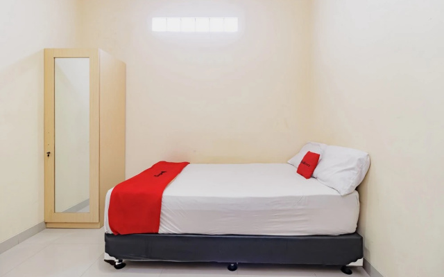 RedDoorz near Jakarta International Velodrome