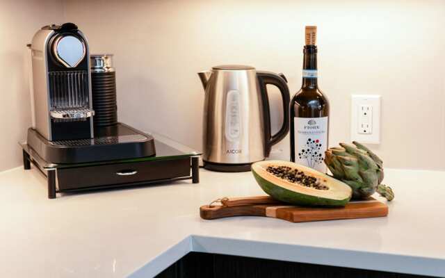 HOLT - Modern, Newly Renovated 2BR in Willits Town Center