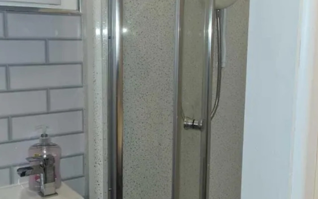 Stunning 1 bed Flat in Newport-f3