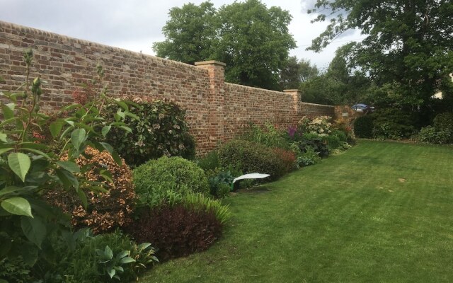 Harlington Manor