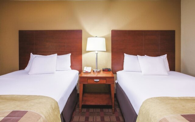 La Quinta Inn & Suites Canton