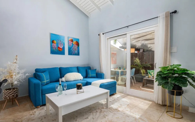 Tranquil 2br2ba Close to the Beach Shared Pool