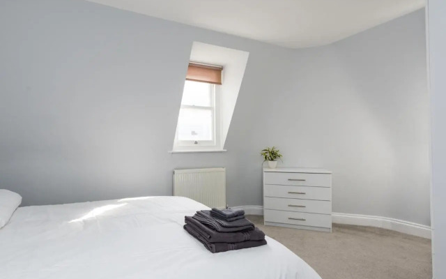 Camden Apartment E/Apartment