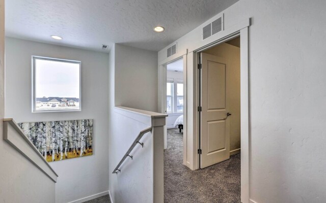 Nampa Townhome ~ 18 Mi to Downtown Boise!