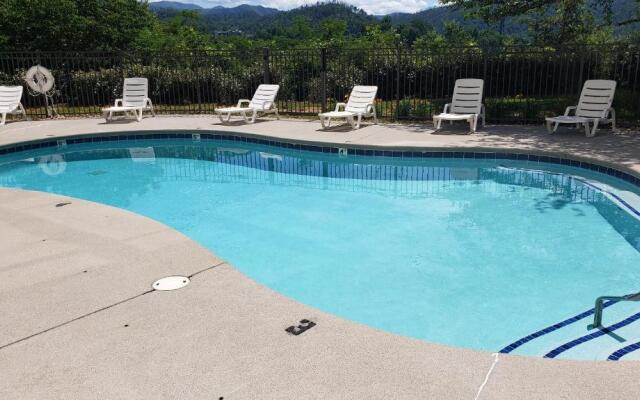 Gatlinburg Chateau Condo 301