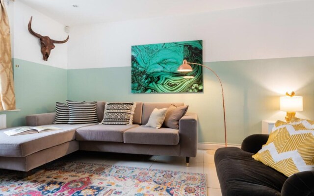 The Southwick Sanctuary - Large & Modern 6bdr with Terrace