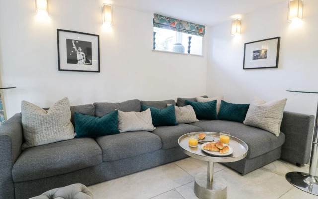 Capel Mawr, Basement 19