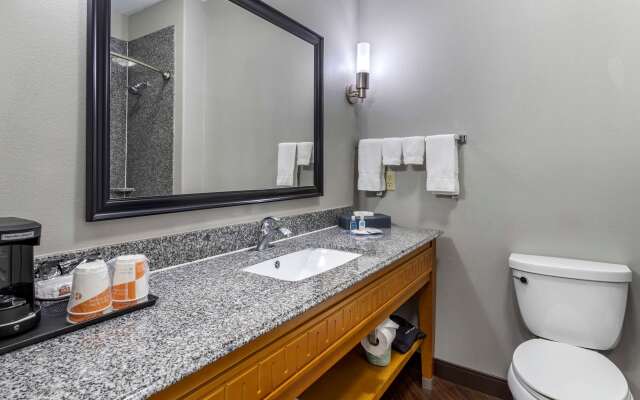 Comfort Inn & Suites Cleveland TX