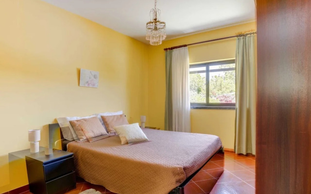 Carcavelos Villa With Pool