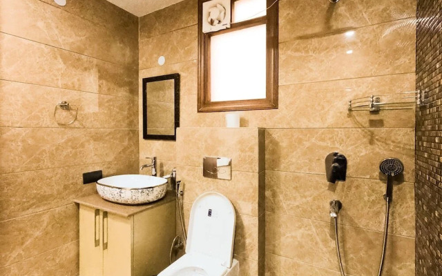 Under My Roof Luxury Apartment