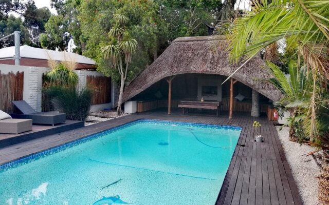 Ibhayi Guest Lodge - Lion Roars Hotels & Lodge