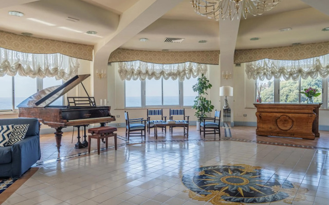 Summit Hotel