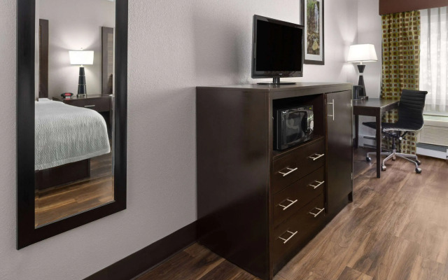 La Quinta Inn by Wyndham Buffalo Airport