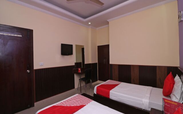 OYO 3735 Hotel Chilana Tower