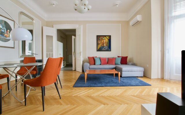 Standard Apartment by Hi5 - Kecskemeti street suite