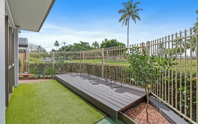 Rainforest Reef Retreat - Esplanade Ground-floor Apartment