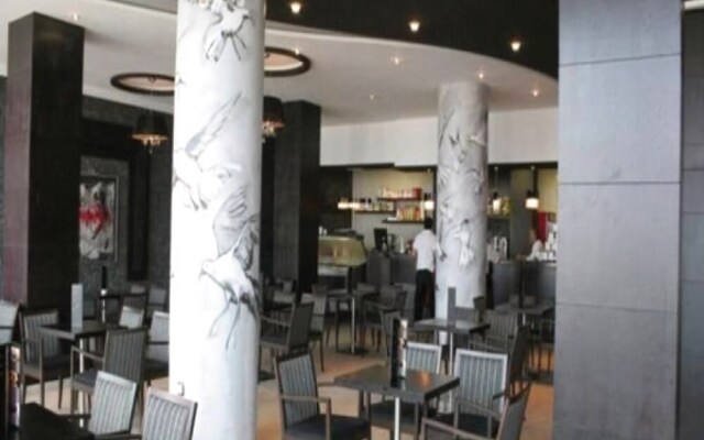 La Corniche Hotel