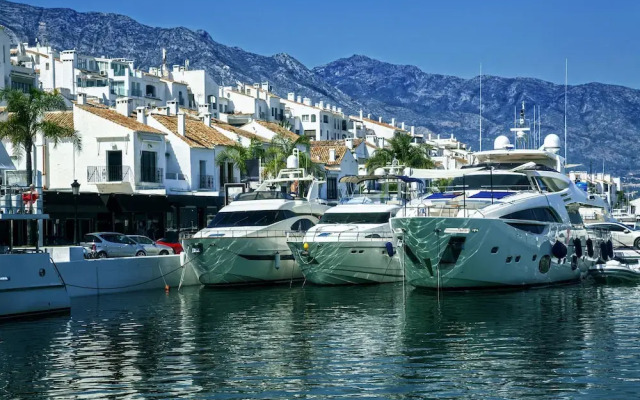 Marbella Mountain With sea View and Pool