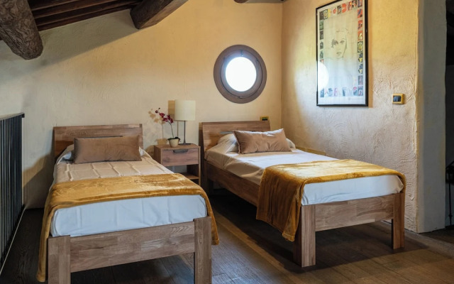 Tenuta di campagna con piscina immersa nel verde