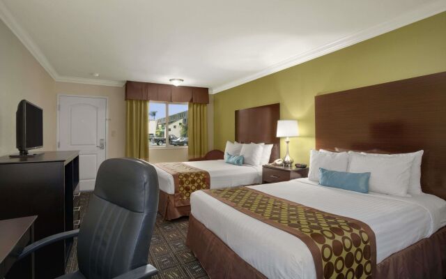 Solara Inn and Suites