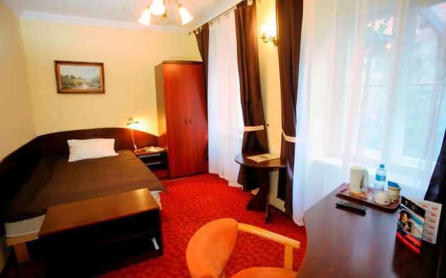 Hotel Przy Oślej Bramie - Zamek Książ
