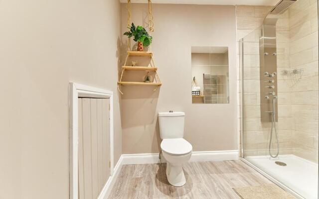 Host Stay The Pepper Pot