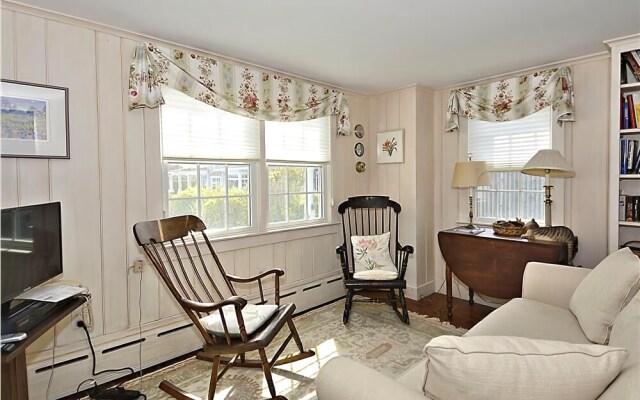 221 Shore Road - Nine Bedroom House