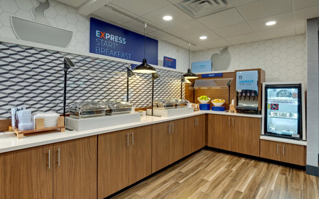 Holiday Inn Express Hotel and Suites Nashville-Opryland by IHG