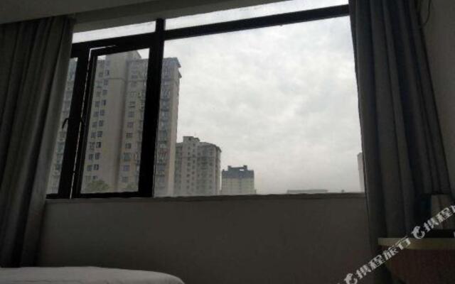 Yibai Liangpin Hotel (Shanghai Zhoupu Subway Station Xiaoshanhai Branch)