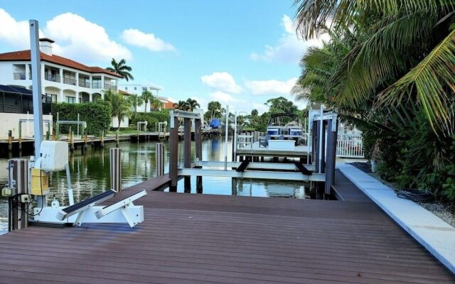Paradise Awaits - Wkly 3 Bedroom Home