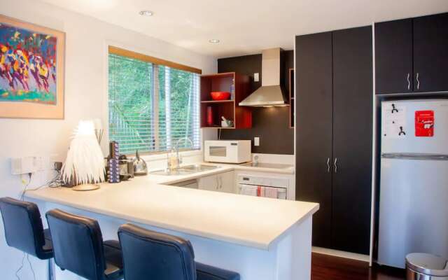 Bright 2 Bedroom Townhouse in Central Parnell