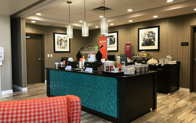 Hampton Inn & Suites Moore