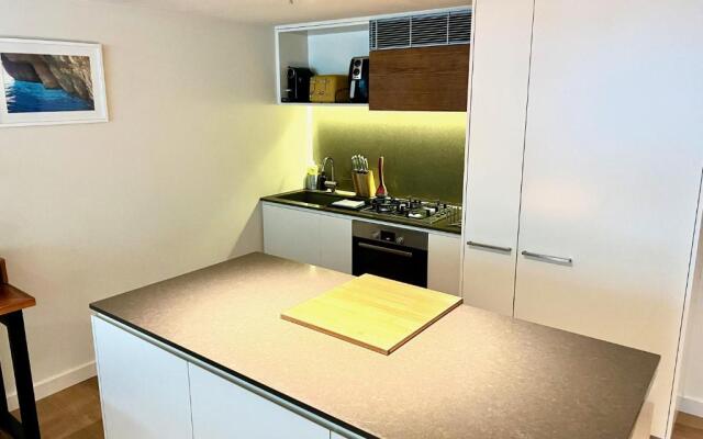 Lovely 1 bedroom apartment in Crows Nest