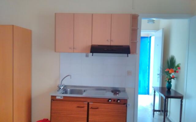 Aragorn Studios & Apartments