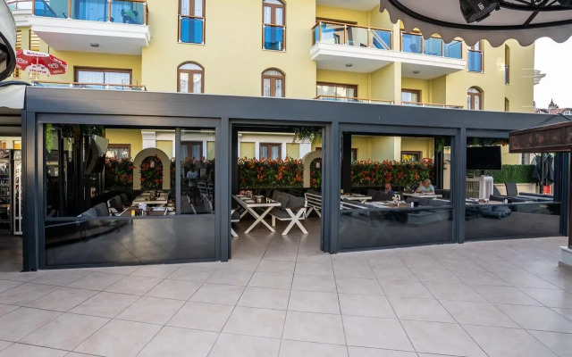Club Karakas Apart