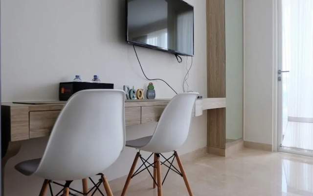 Strategic And Comfy Studio Menteng Park Apartment