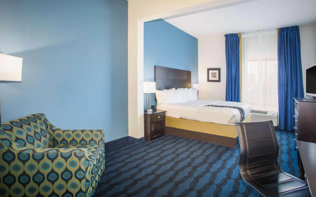 La Quinta Inn & Suites St. Louis Airport - Riverport