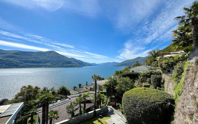 Peace Over the Lake Room 1