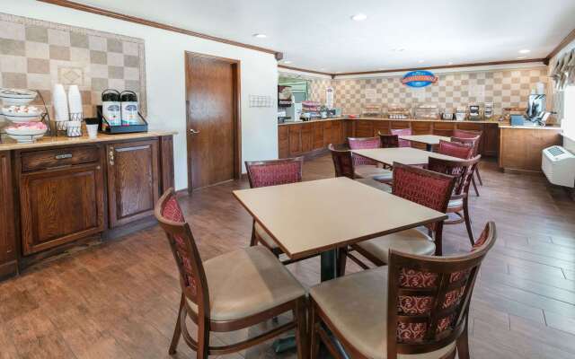 Baymont by Wyndham Arlington At Six Flags Dr